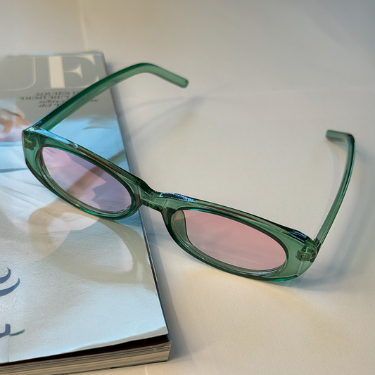 🕶️ Gafas de sol verde translúcido con cristales rosados – ArmasStyle