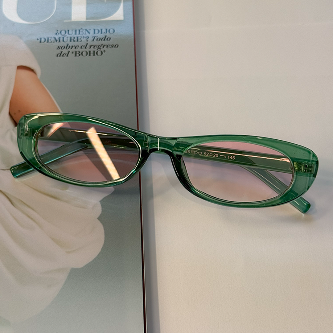 🕶️ Gafas de sol verde translúcido con cristales rosados – ArmasStyle