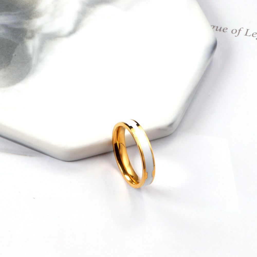 Anillo Moderno Dorado con Franja Blanca! | Bañado en Oro 18K